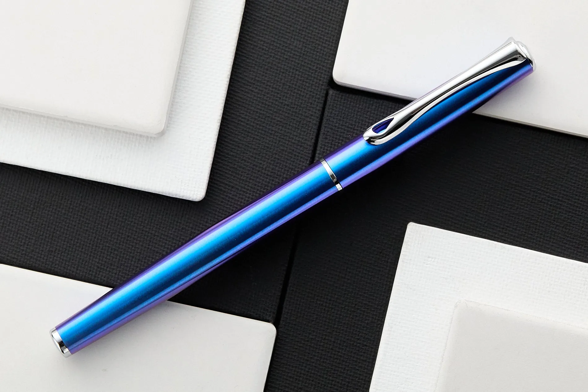 Diplomat Traveller Fountain Pen - Funky Blue